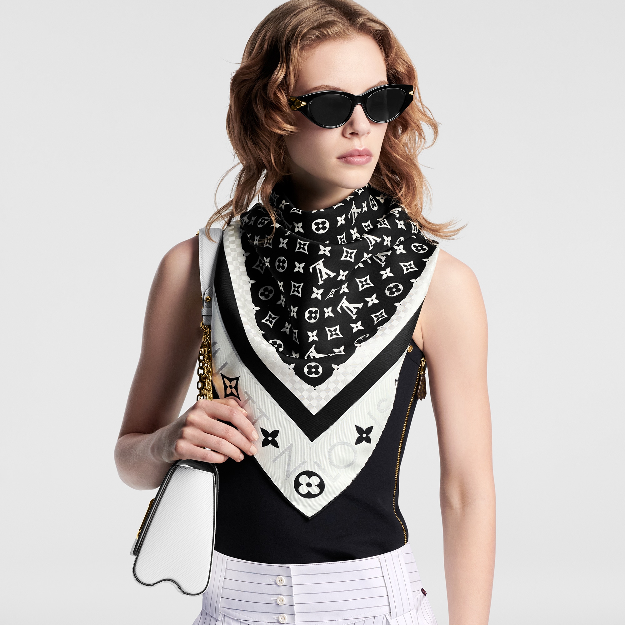 Monogram Infinity Square 90 - Luxury S00 Black | LOUIS VUITTON